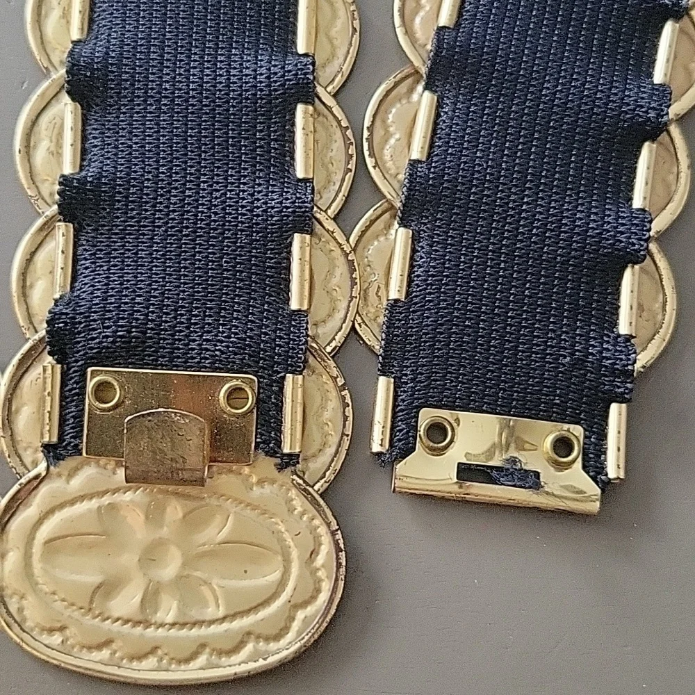 Gold Tone Medallion Coin Stretchy Belt Eclectic Boho Hippie Floral Vintage 70s